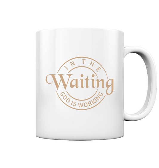 God works in waiting - Mug glossy